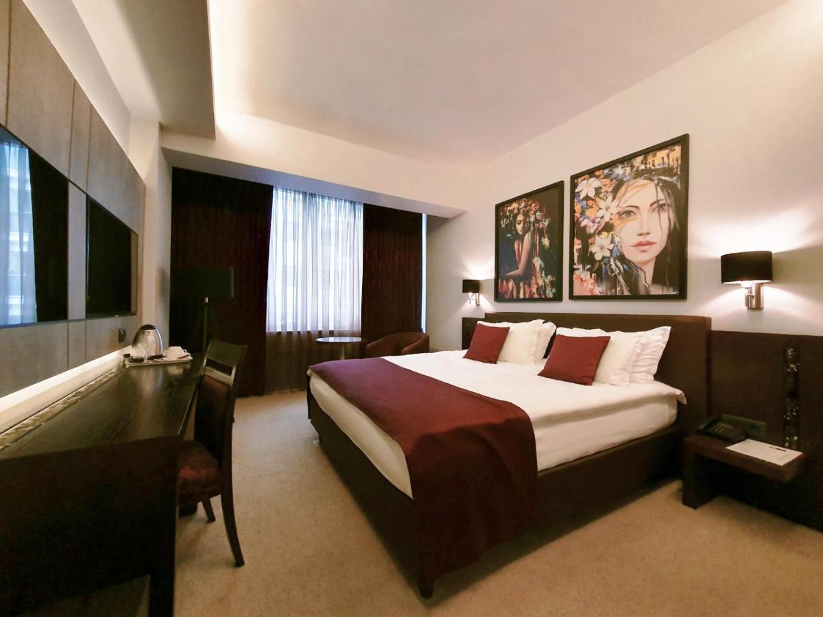 Queen'S Hotel - Zebra Centre Szkopje Kültér fotó