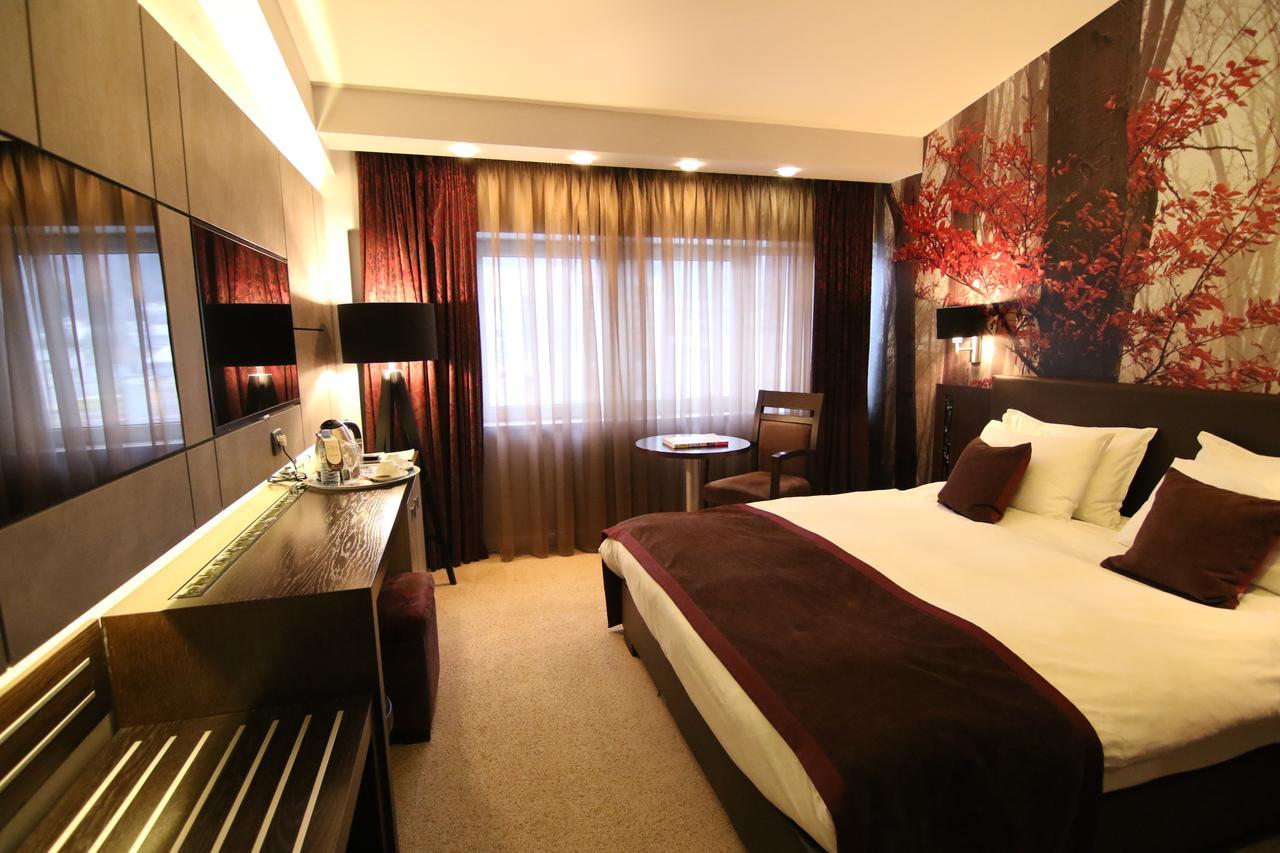 Queen'S Hotel - Zebra Centre Szkopje Szoba fotó